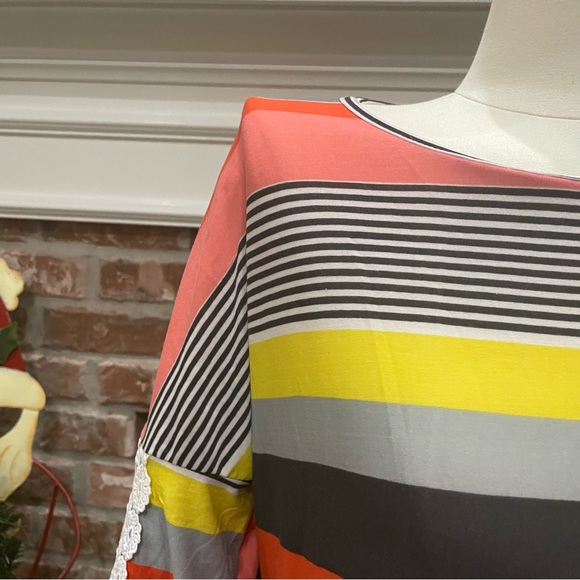 New Light striped top with crocheted sleeves / S / Excellent condition - Picture 6 of 12